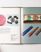 Plastics: Common Objects Classic Designs (with A Collector's Guide)